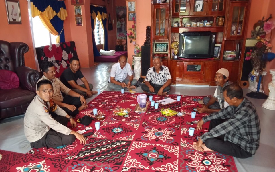 Bhabinkamtibmas Desa Belaras Koordinasi Pendataan Lahan Jagung Dukung Program Swasembada Pangan