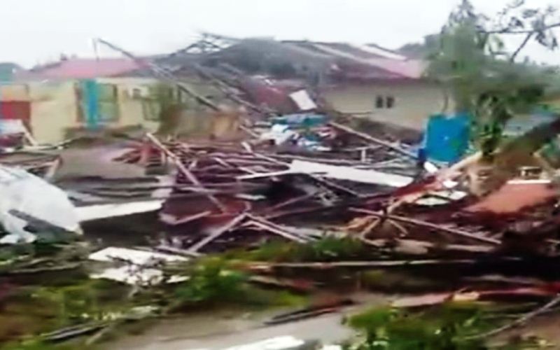 Puting Beliung Disertai Hujan Menerjang Desa Api-api, Sejumlah Bangunan Rusak