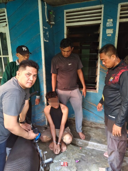 Kapolsek Tempuling Pimpin Langsung Penangkapan Terduga Pengedar Jenis Sabu di Sungai Salak Satu Tersangka Diamankan