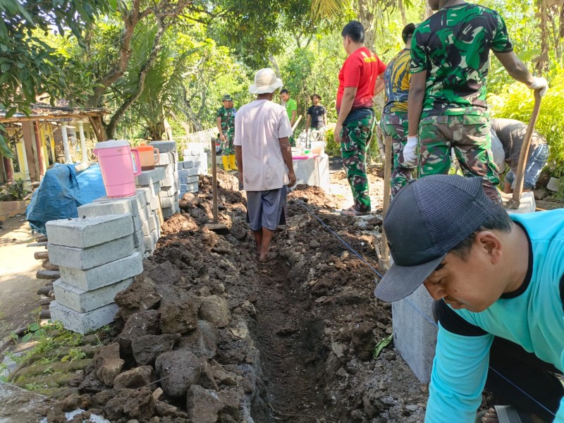 Sentuhan Bekisting di Jalur Klagin, Semangat Satgas TMMD Menembus 500 Meter