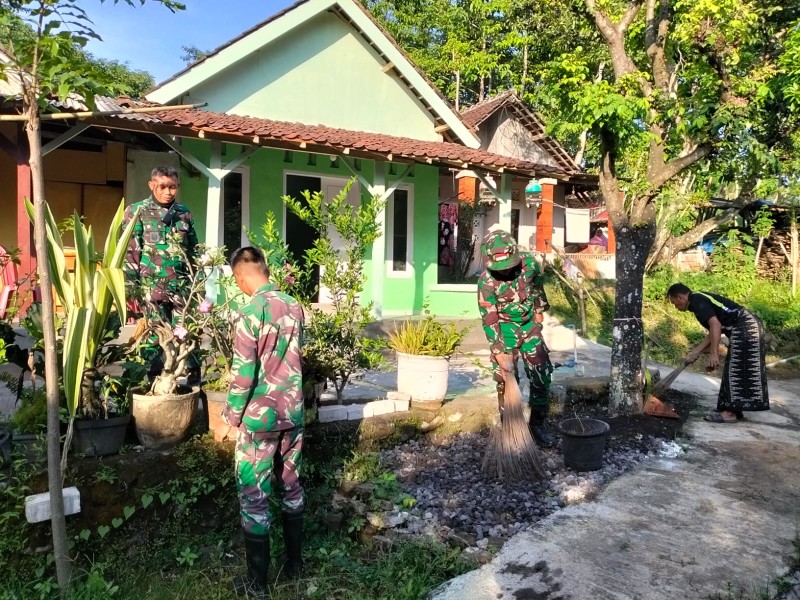 RTLH Ibu Srihayati Tuntas 100 Persen, Satgas TMMD Ke-128 Gelar Pembersihan Lingkungan Sekitar Rumah