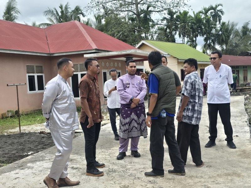 PT PLN NP UP Tenayan Laksanakan Semenisasi Jalan Lingkungan Menggunakan FABA Bersama Masyarakat Serta Pemerintah Kecamatan