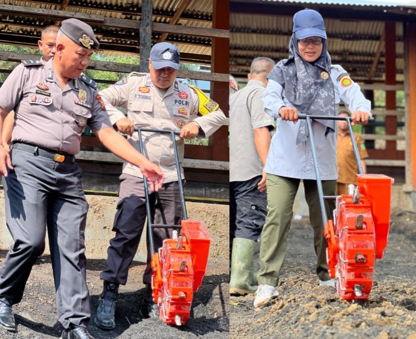 Polsek Lirik Tanam Jagung Pipil Kuartal II di Desa Sungai Sagu Wujudkan Ketahanan Pangan Nasional
