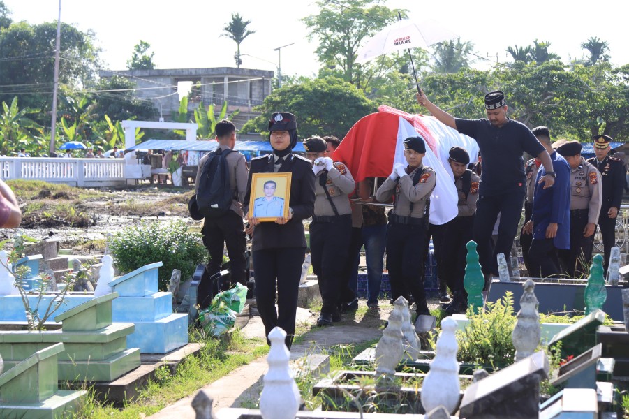 Upacara Pemakaman  AIPTU Bakhtiar Efendi Panggabean Berlangsung Khidmat