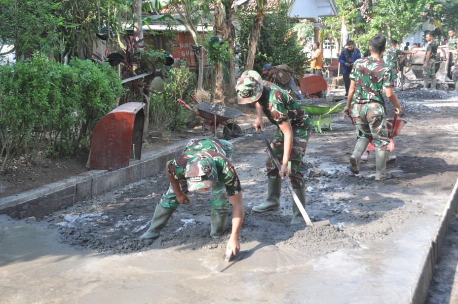 Pengecoran Jalan TMMD ke-129 Terus Digenjot, Satgas Percepat Penyelesaian Sasaran Fisik