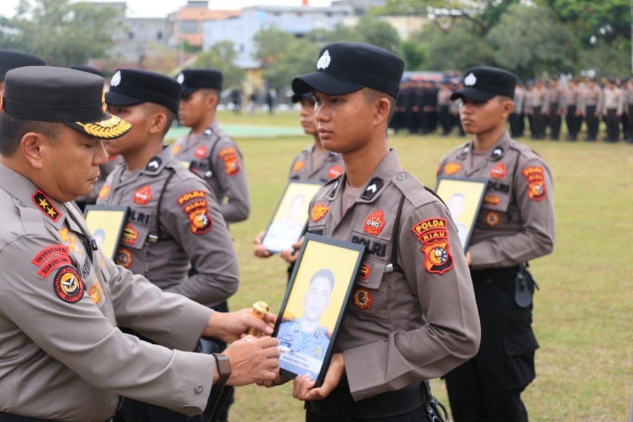 Polda Riau Pecat 12 Polisi 'Nakal', Kapolda: Tak Ada Toleransi untuk Narkoba