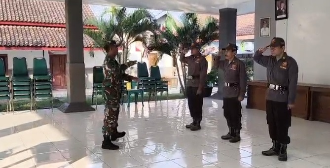 Serka Rozak Latih Anggota Linmas Baru untuk Tingkatkan Kesiapsiagaan