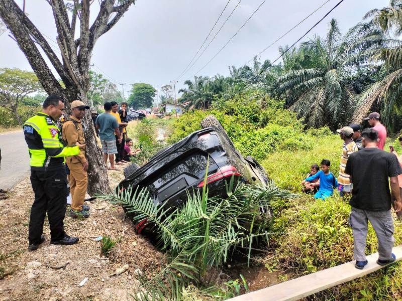 Mobil Wakil Ketua DPRD Bengkalis Kecelakaan di Jalan Pakning-Dumai, Ini Keterangan Kasat Lantas!