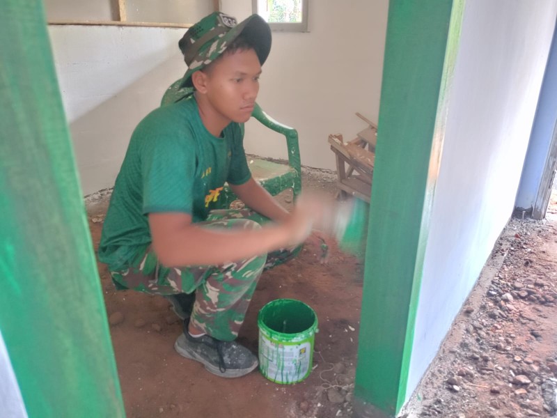 Pengecatan RTLH TMMD ke-129 Terus Berlanjut, Rumah Ibu Ety Masuki Tahap Penyelesaian