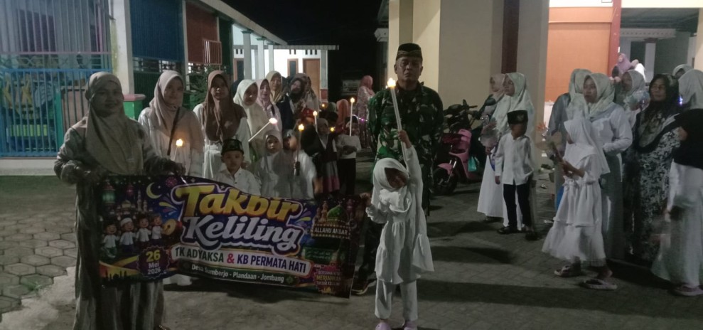Babinsa Koramil Plandaan Kawal Takbir Keliling di Desa Sumberejo