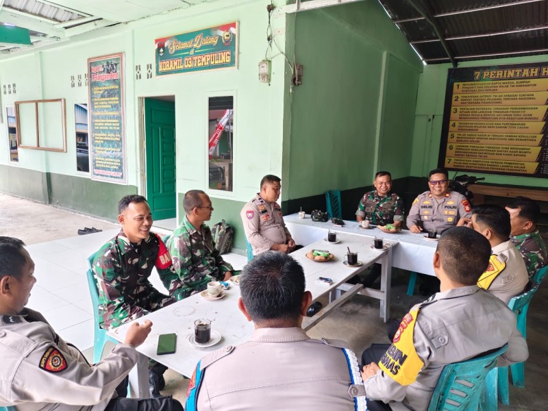 Polsek Tempuling Jalin Silaturahmi Dengan Koramil 03/Tempuling