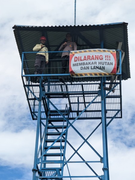 Polsek Kateman Gelar Patroli dan Sosialisasi Larangan Karhutla di Desa Air Tawar