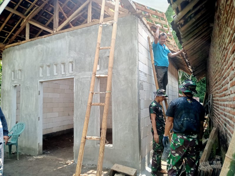 Progres RTLH TMMD ke-128 di Probolinggo Capai 70 Persen, Rumah Bu Rikso Segera Rampung