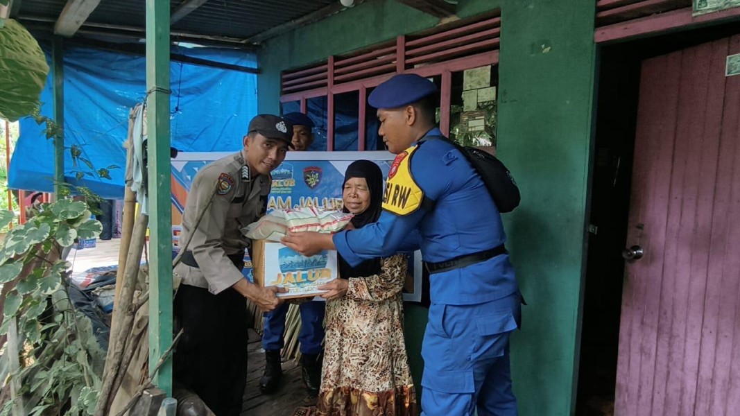 Satpolairud Polres Inhil Laksanakan Program JALUR, Sambangi Warga Pesisir Pulau Palas