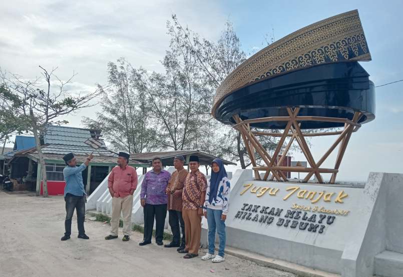 Tinjau Tugu Tanjak Selatbaru, LAMR: Posisi Ornamen Pucuk Rebung Salah!
