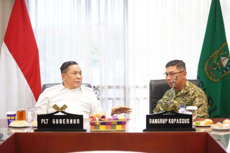 Plt Gubernur Riau Terima Kunjungan Silaturahmi Komandan Grup 3 Kopassus