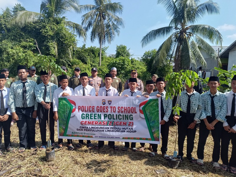 Polres Inhil Gelar Penyuluhan Gen Z Cinta Lingkungan, Tanam Bibit Kelengkeng di Ponpes Daarul Rahman