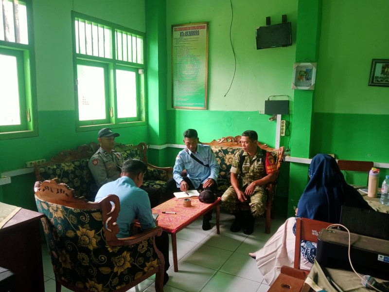 Babinsa Koramil Wonosalam Jalin Koordinasi dengan SPPG untuk Dukung Kelancaran Program MBG