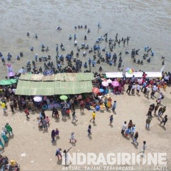 Tradisi Menangkap di Objek Wisata Pantai Bidari Desa Tanjung Pasir