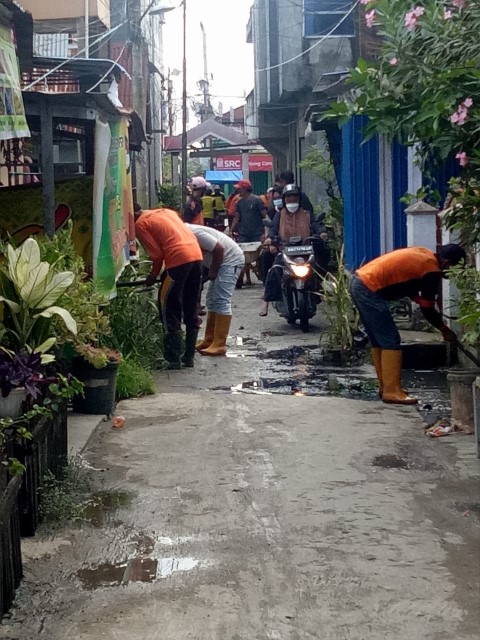 DLHK Inhil Bersihkan  Drainase Untuk Cegah Banjir