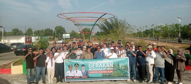 Peringati Hari Lingkungan Hidup Nasional, Bupati KarimunTanam Kelapa dan Mangga di Costal Area