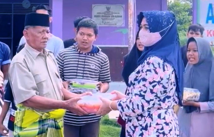 Jumat Berbagi ala Istri Gubri, Masakan Spesial untuk Panti Asuhan