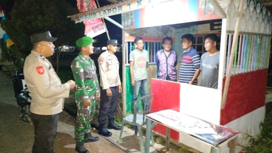 Polsek Tempuling dan Koramil 03/ Tempuling Gelar Patroli Bersama Masyarakat Menjaga Negeri