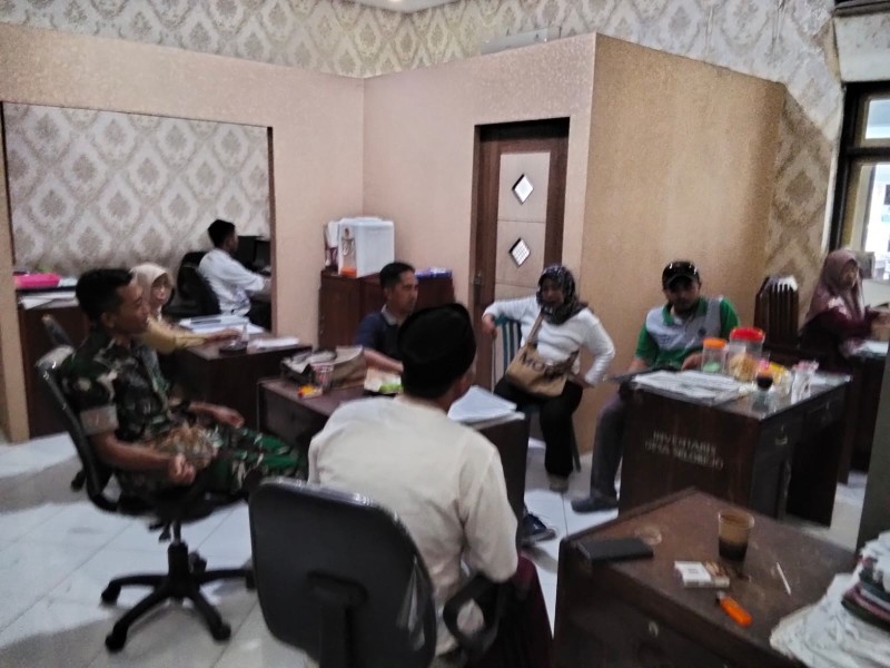 Serda Doni Lakukan Komsos Bahas Rencana Pembangunan Koperasi Merah Putih dengan Perangkat Desa Selorejo