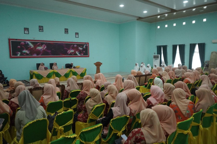 Hj. Katerina Susanti Tekankan Niat dan Akhlak, Iringi CJH DWP Inhil Menuju Tanah Suci