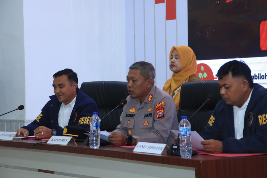 Polres Inhil Gelar Konferensi Pers, Tegaskan Komitmen Berantas Perambahan Hutan dan Karhutla