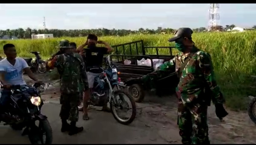 Danramil 11/ Pulau Burung Intensif Menghimbau Masyarakat Agar Menggunakan Masker