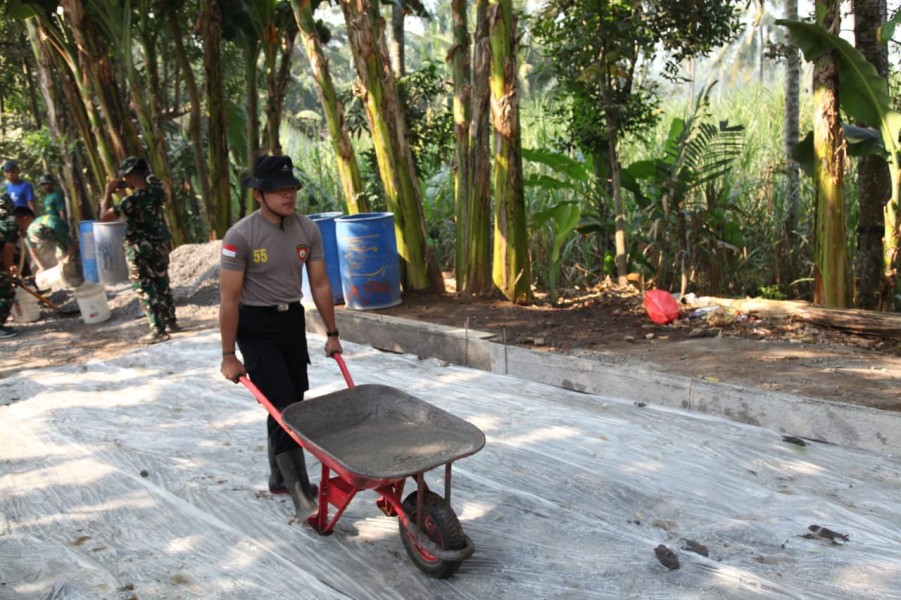 Satgas TMMD ke-129 dan Polres Lumajang Perkuat Sinergi, Bersama Wujudkan Pembangunan di Desa Ledok Tempuro
