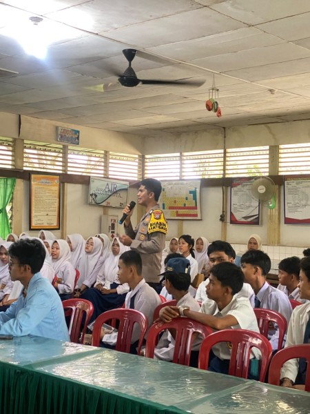 Green Policing dan Sosialisasi Bahaya Narkoba Digelar di SMPN 02 Tembilahan