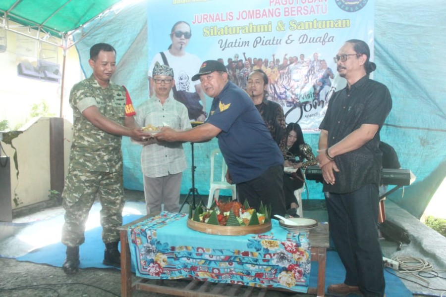 Serda Irwan Dampingi Santunan Yatim Piatu dan Duafa di Desa Gedongombo