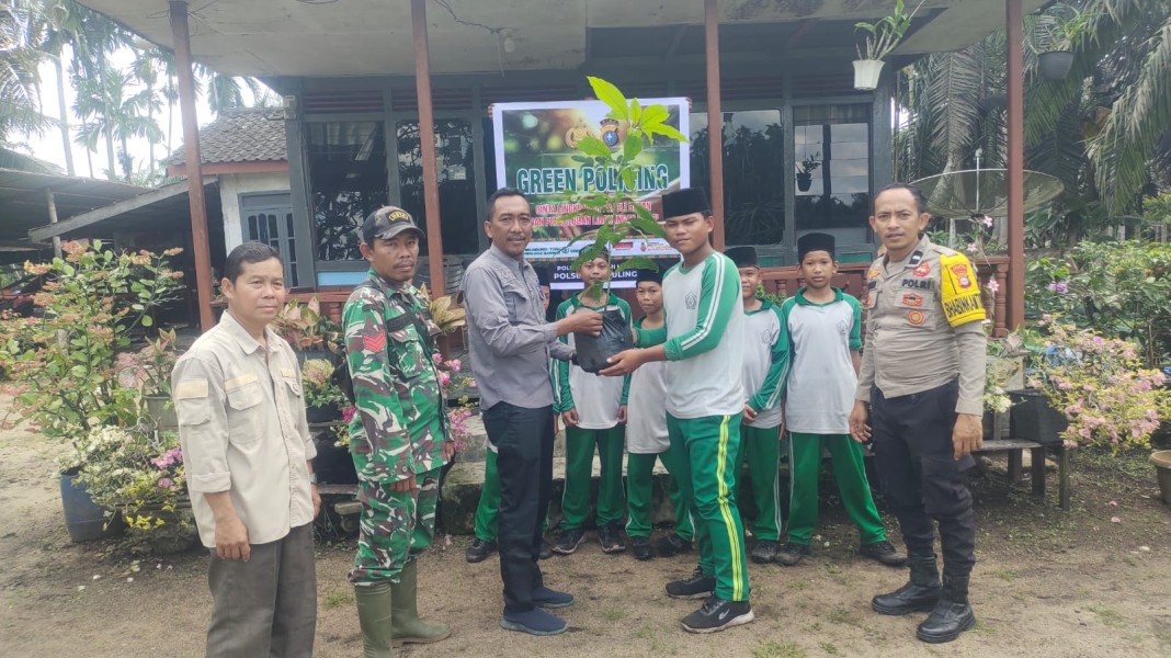 Polsek Tempuling Gelar Program Green Policing, Tanamkan Cinta Lingkungan Sejak Dini