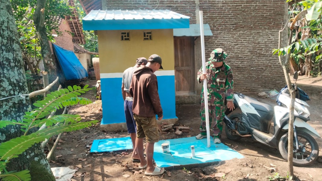 Satgas TMMD Ke-128 Kodim 0820/Probolinggo Uji Fungsi Sanitasi sebelum Digunakan