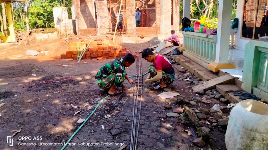 Pembangunan Mushola Baiturrahim di Dusun Leduk Capai 50 Persen, Satgas TMMD Ke-128 Kebut Pemasangan Kawat Beton
