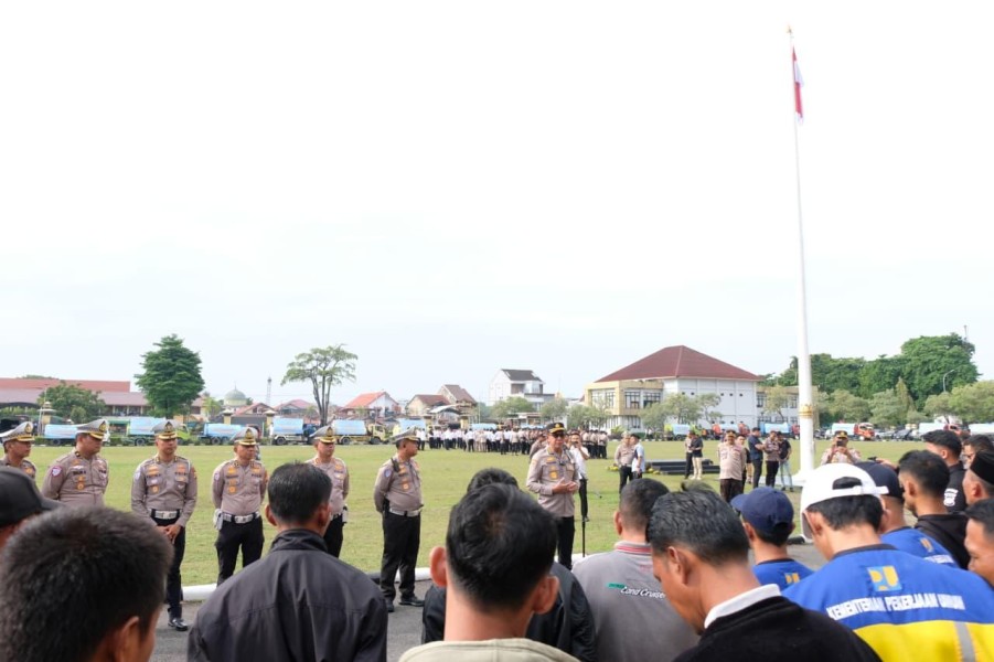Bantuan Polda Riau ke Agam Tak Putus, Kini Kirim 30 Tangki Air