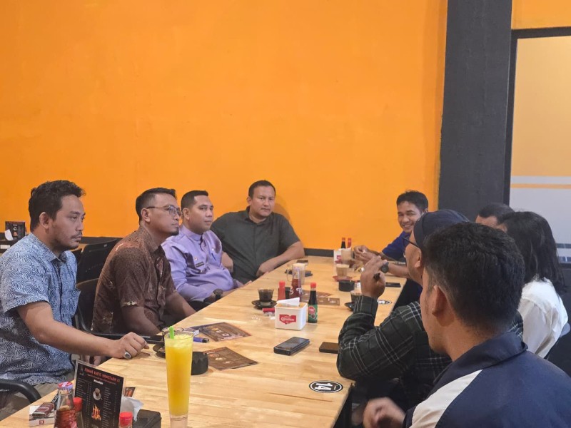 PT PLN Nusantara Power UP Tenayan Laksanakan Semenisasi Jalan Lingkungan Menggunakan FABA Bersama Masyarakat dan Pemerintah