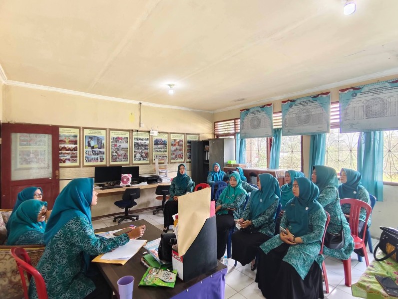 PKK Desa se Kecamatan Kemuning Hadiri Rapat Program 2026 di Kantor Camat