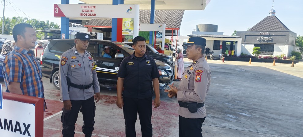 Polsek Tempuling Lakukan Pengamanan dan Monitoring Distribusi BBM, Situasi SPBU Kondusif
