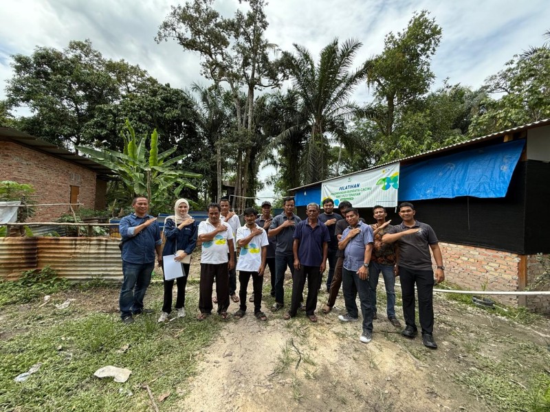 PLN Nusantara Power UP Tenayan Perkuat Ekonomi Masyarakat Okura Melalui Program Pemberdayaan Budidaya Ikan  dan Pengembangan Cacing Tanah