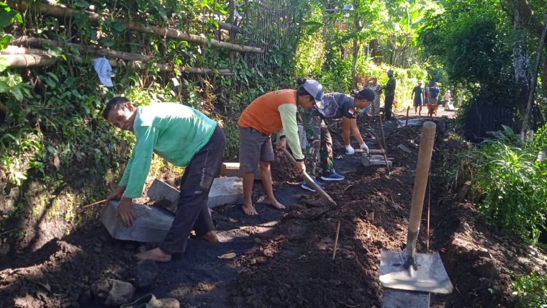Pemasangan Paving di Dusun Klagin Terus Dikebut, Target Rampung Sebelum Penutupan TMMD Ke-128