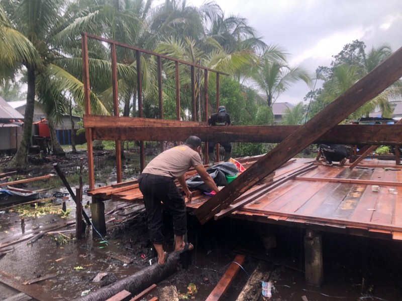 Polsek Kateman Lanjutkan Bedah Rumah Layak Huni Hari Kedua, Wujud Kepedulian di Hari Bhayangkara ke-80