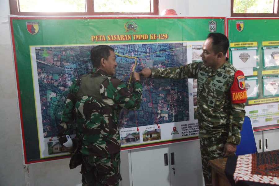 Dansatgas TMMD Gelar Evaluasi Bersama Danki SSK, Pasiter, Kepala Desa dan Perangkat Desa Demi Optimalkan Hasil Pembangunan