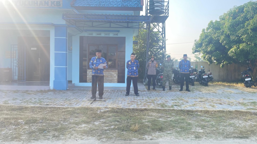 Serka Khoirul Anam Ikuti Upacara 17-an di Kantor Kecamatan Tembelang