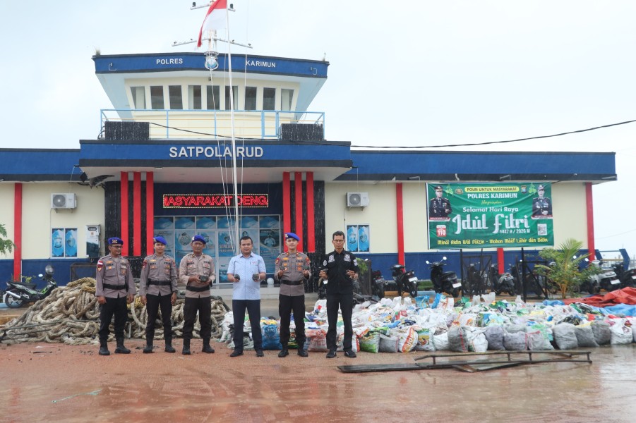 Satpolairut Polres Karimun Tangkap Dua Orang Tersangka Penyeludup  Timah Ilegal Seberat 9,5 Ton, Di Pelabuhan Roro Parit Rampak, Tujuan Tanjung Buton.