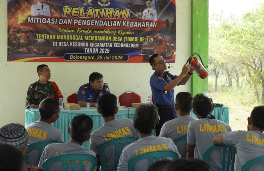 TMMD 129 Bojonegoro: Sinergi Damkarmat dan TNI Tempa Ketangguhan Warga Kesongo Hadapi Kebakaran