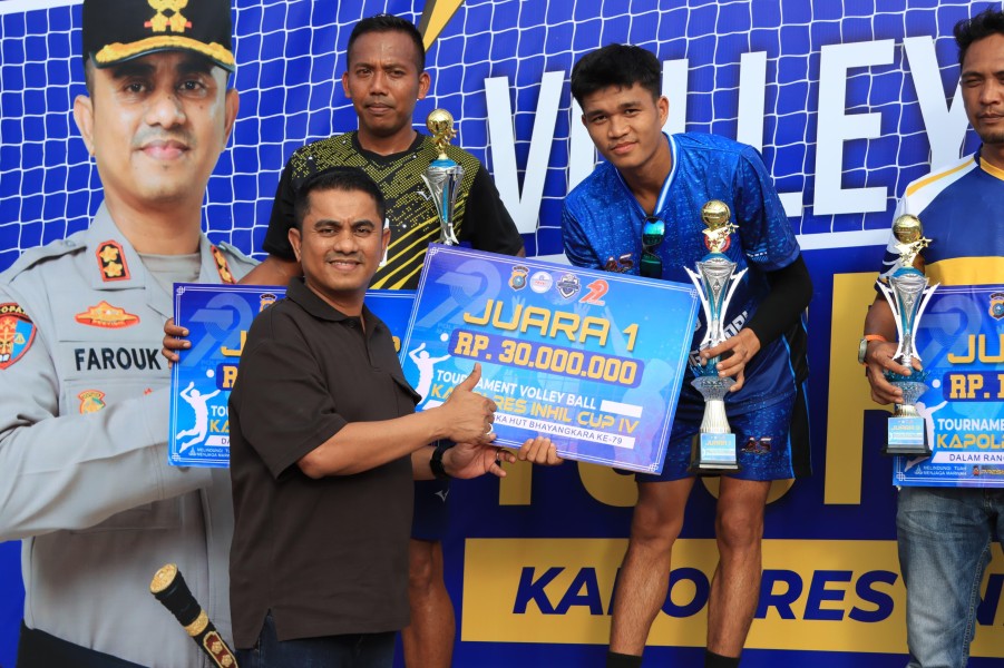 Final Meriah dan Penyerahan Hadiah Warnai Penutupan Turnamen Voli Kapolres Inhil Cup IV