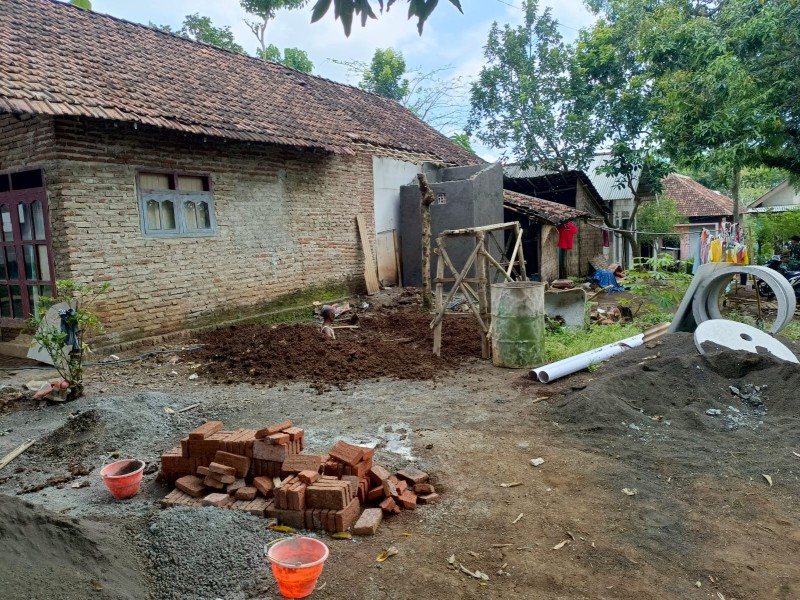 Pembangunan Sanitasi TMMD ke-128 Dapat Antusiasme Warga Dusun Leduk Probolinggo